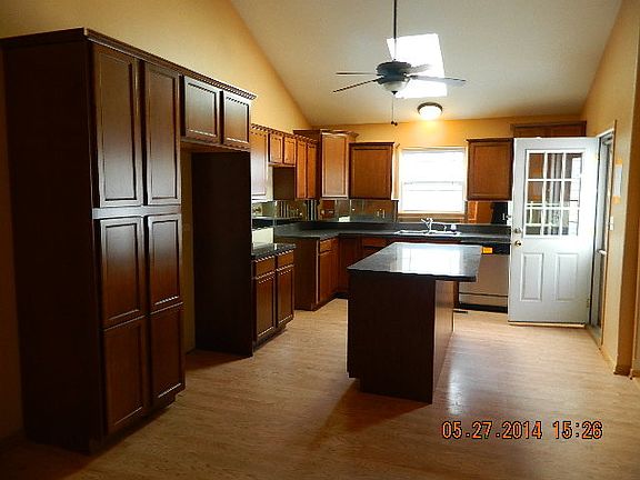 4th image of 18449 Oakwood Ave