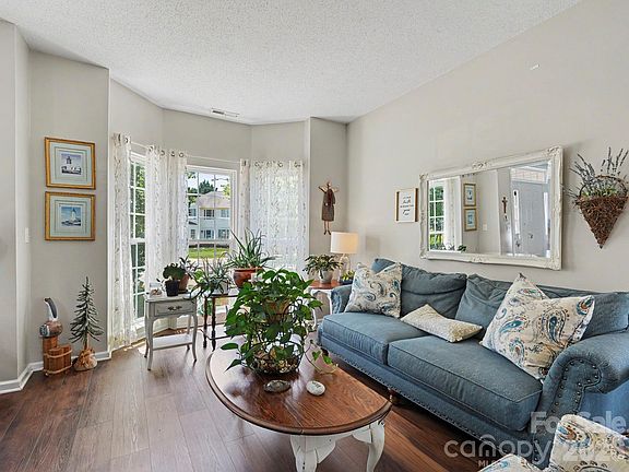 4th image of 5716 Autumn Knoll Pl NW