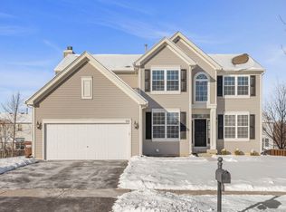 90 Briarwood Dr, Gilberts, IL 60136