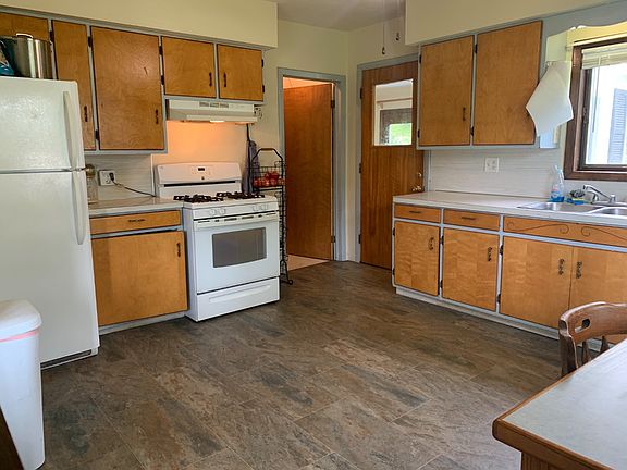5th image of 2622 S Isabella Rd