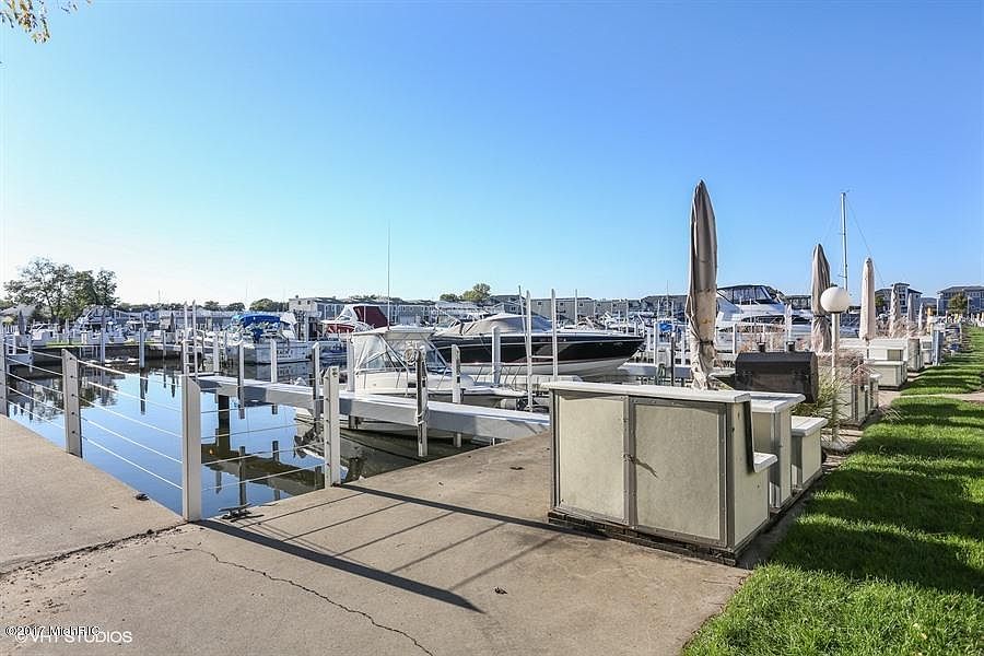 2nd image of 101 Peninsula Dr #B