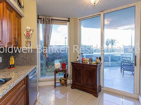 5th image of 4775 Collins Ave APT 506