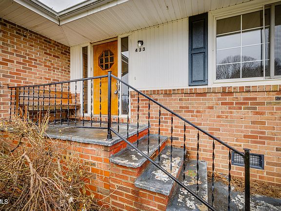 4th image of 433 Ball Orchard Private Dr