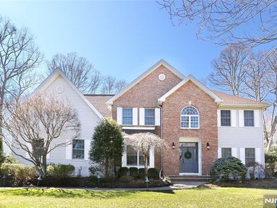 18 Whispering Pines Dr, Mahwah, NJ, 07430