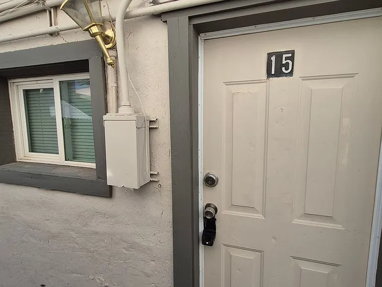 560 S Madison Ave — Photo 8