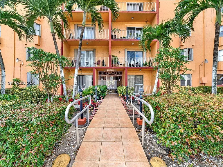 6200 W Flagler St #301 — Photo 16
