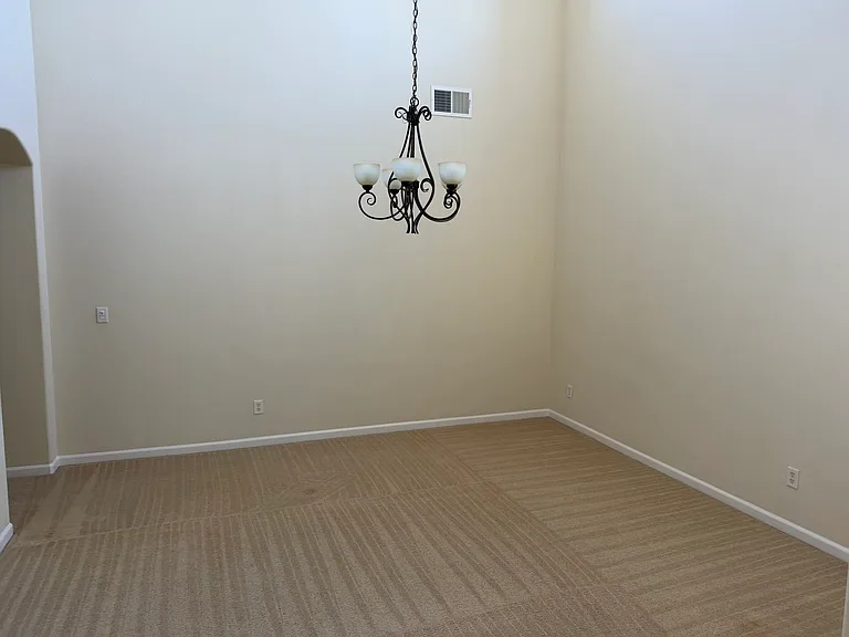 1427 Wyndham Ln — Photo 10
