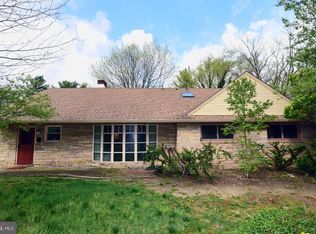 6 Greenvale Rd, Moorestown, NJ 08057