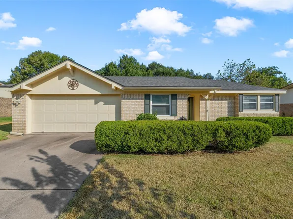 721 Pawnee Trl, Hewitt, TX 76643