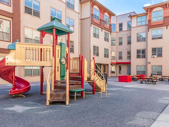 4th image of 1400 Belleview St #431