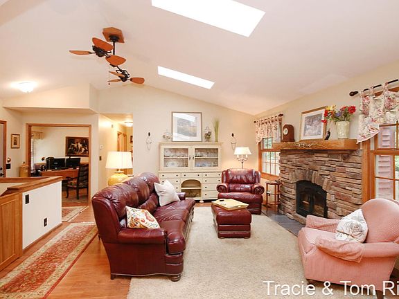 4th image of 17281 Country Ln
