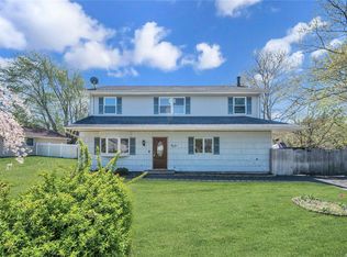 2 Bernice Ct, Coram, NY 11727