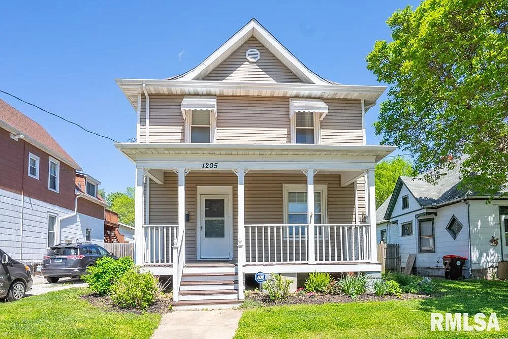 1205 E Frye Ave photo 1