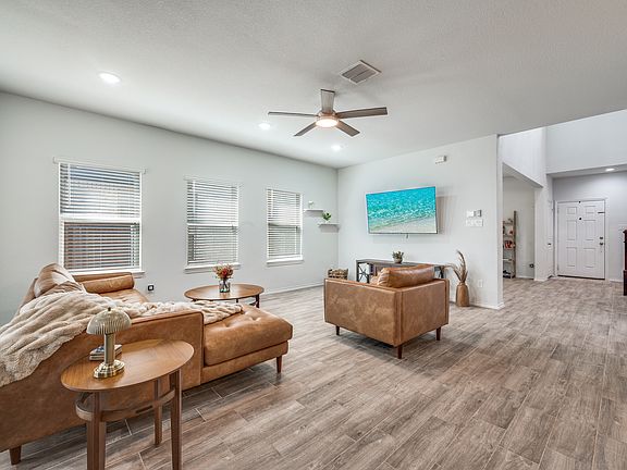 5th image of 1804 Emilia Dr