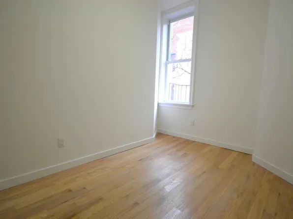 592 Manhattan Avenue image 4 of 5