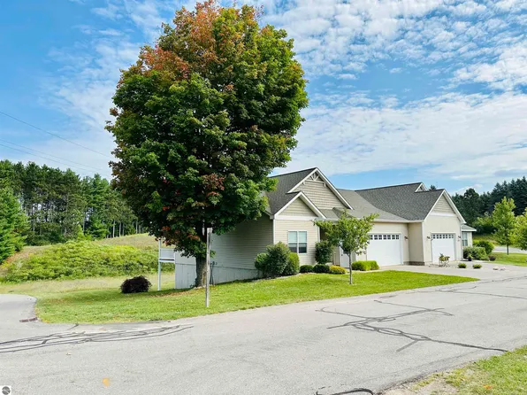 4615 Black Bear Dr, Traverse City, MI 49685