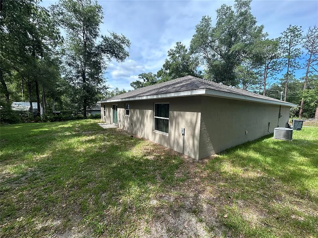 3 bed, 2.0 bath, 1553 sqft, $2,000 — Photo 3