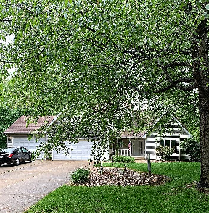 1st image of 15061 Yorkshire Dr
