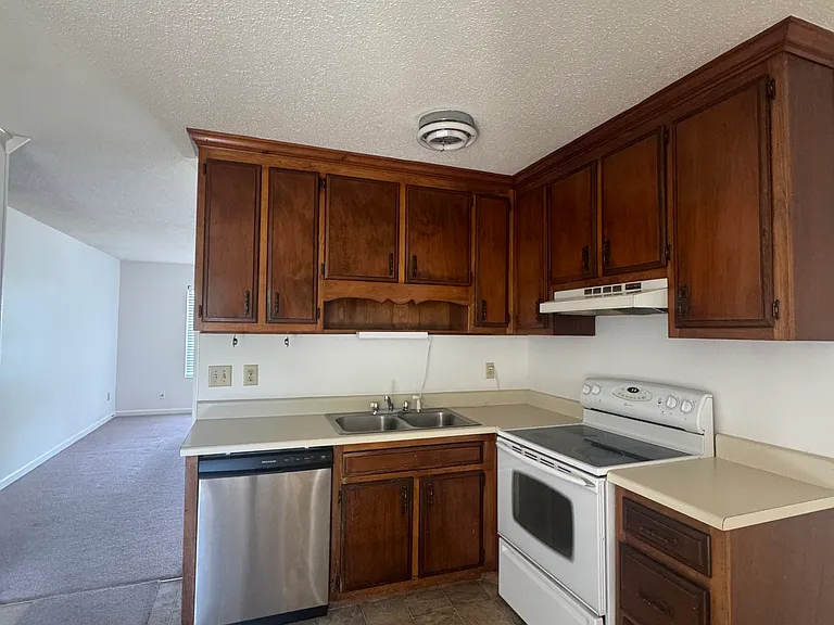 160 Spring St #1 — Photo 4