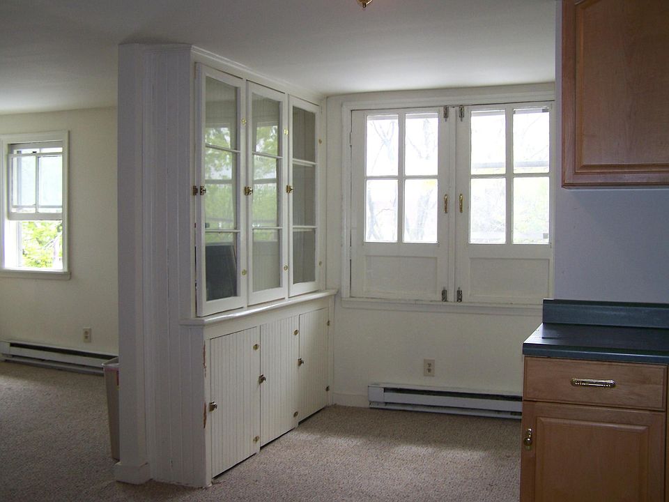 2nd image of 156 Mill St