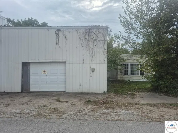 201 E Benton St, Windsor, MO 65360