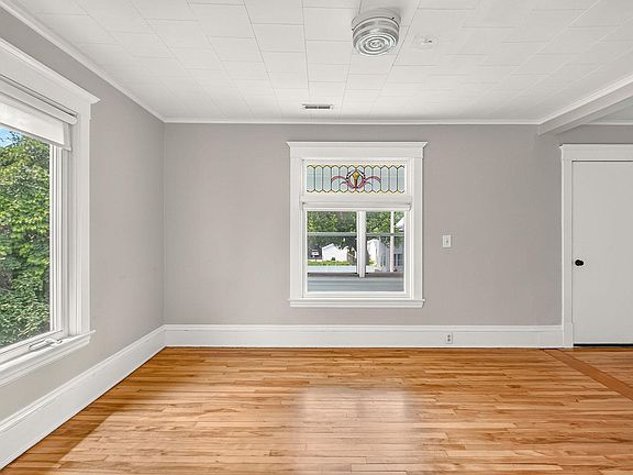5th image of 1539 Washington St NE