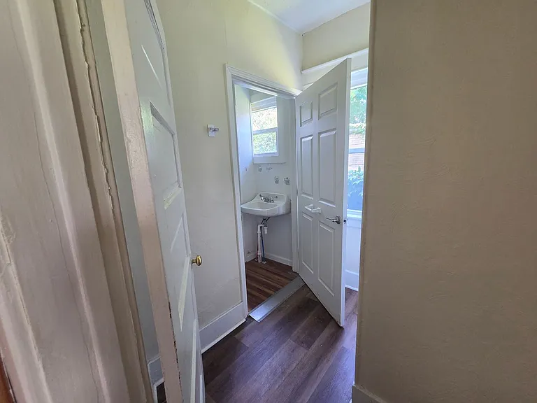 1310 Wallace St #1 — Photo 12