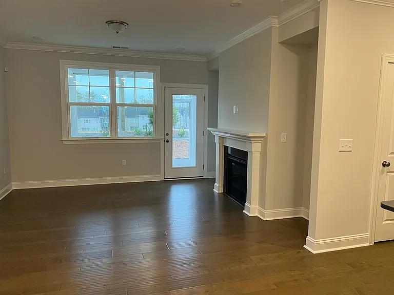 1303 Rosepine Dr — Photo 11