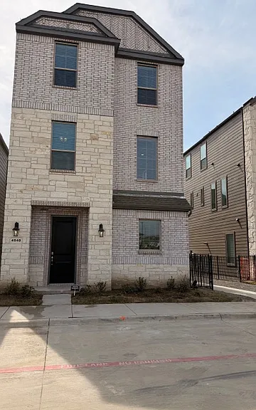4540 Community Ct — Photo 1