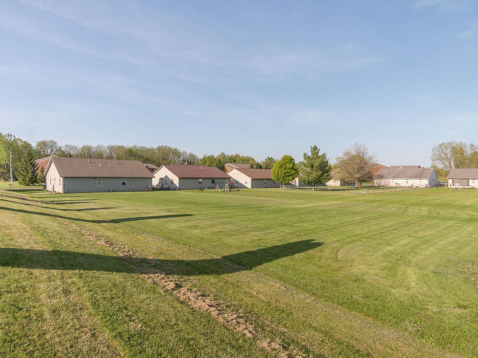 2nd image of 775 Country Side Ln
