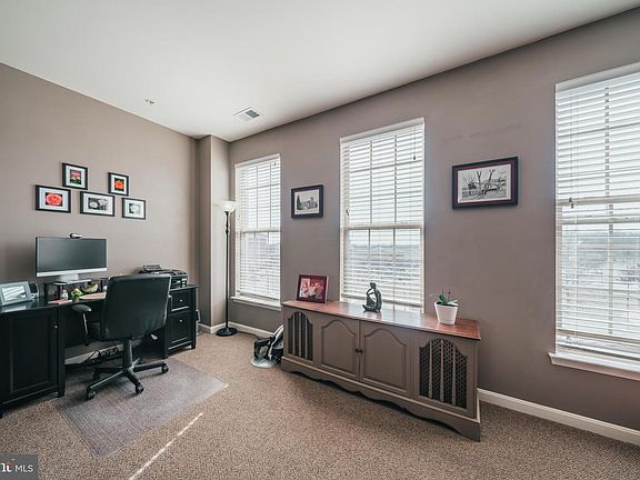 4th image of 7957 Crescent Park Dr