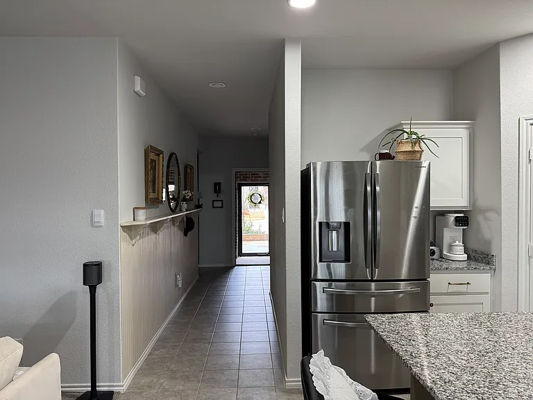 721 Whitecomb Ln — Photo 4