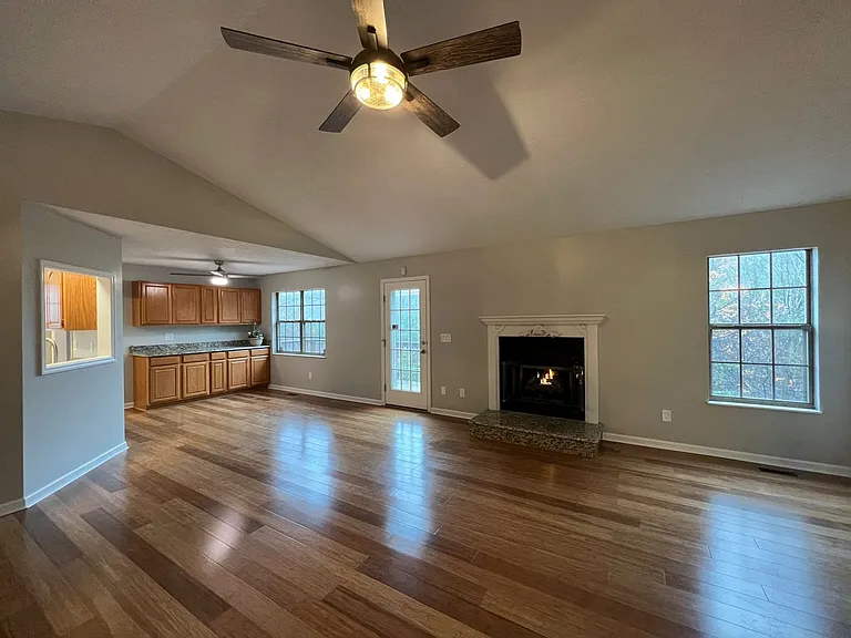 670 Emerald Ave — Photo 3