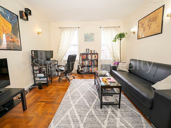 3rd image of 2305 29th St APT 4A