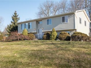 125 Sutin Pl, Chestnut Ridge, NY 10977