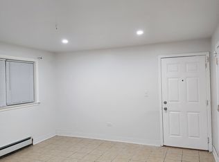 320 W Lincoln Ct APT 6, Addison, IL 60101