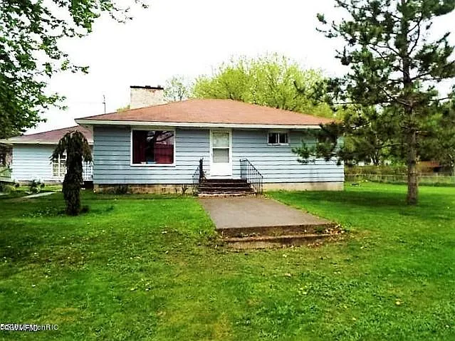 165 E Brooks St photo 1
