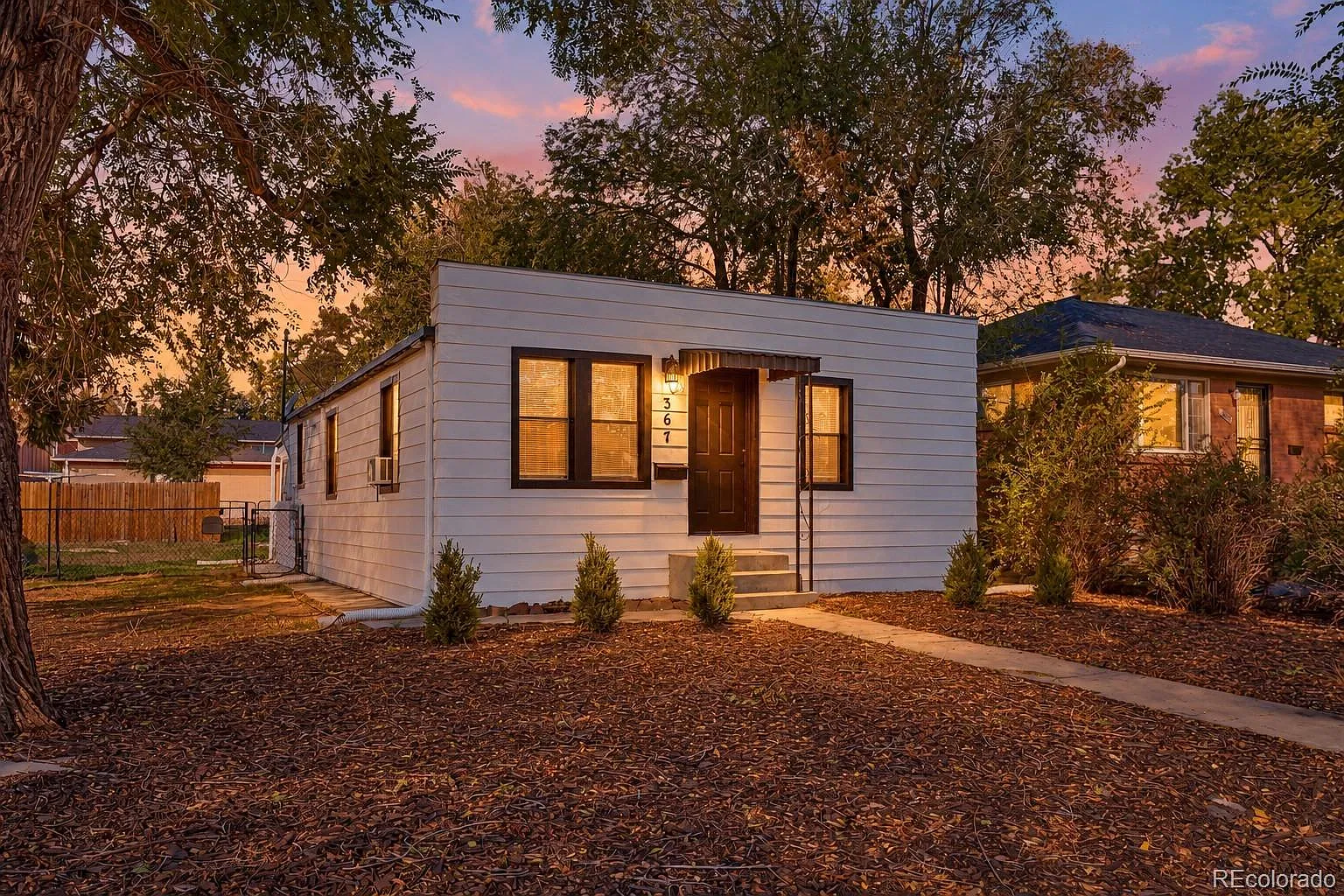 2 bed, 1.0 bath, 765 sqft, $2,300 — Photo 1