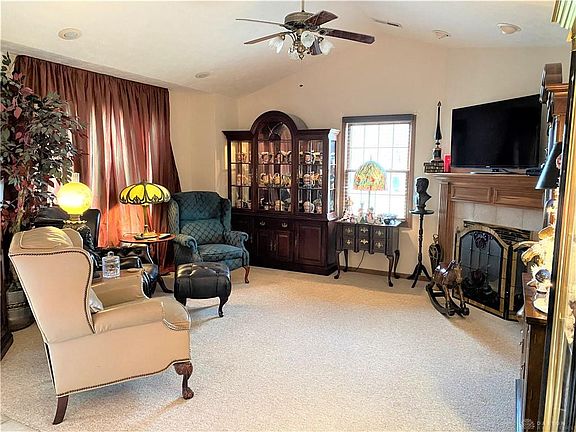 4th image of 581 Armand Dr #583