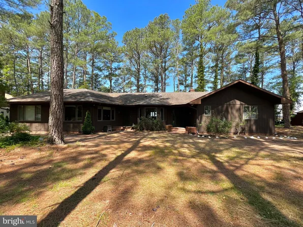 4970 Canal Dr, Crisfield, MD 21817