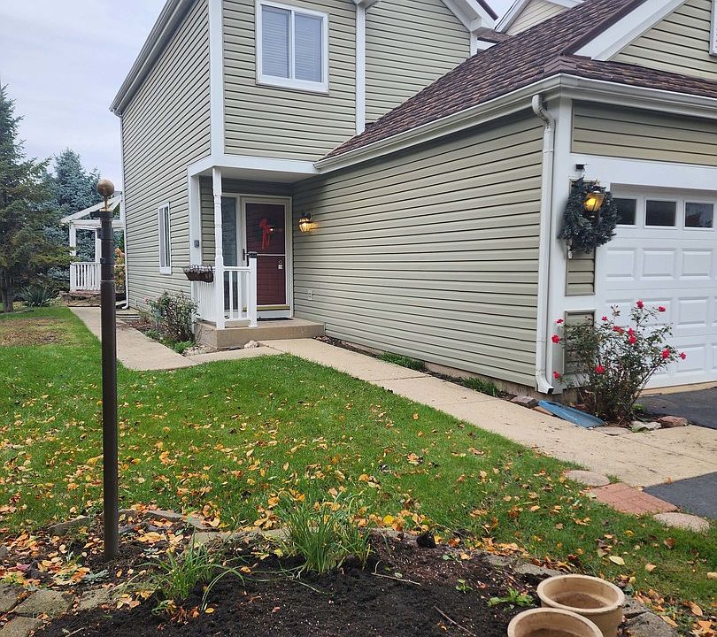 2nd image of 1446 Exeter Ln