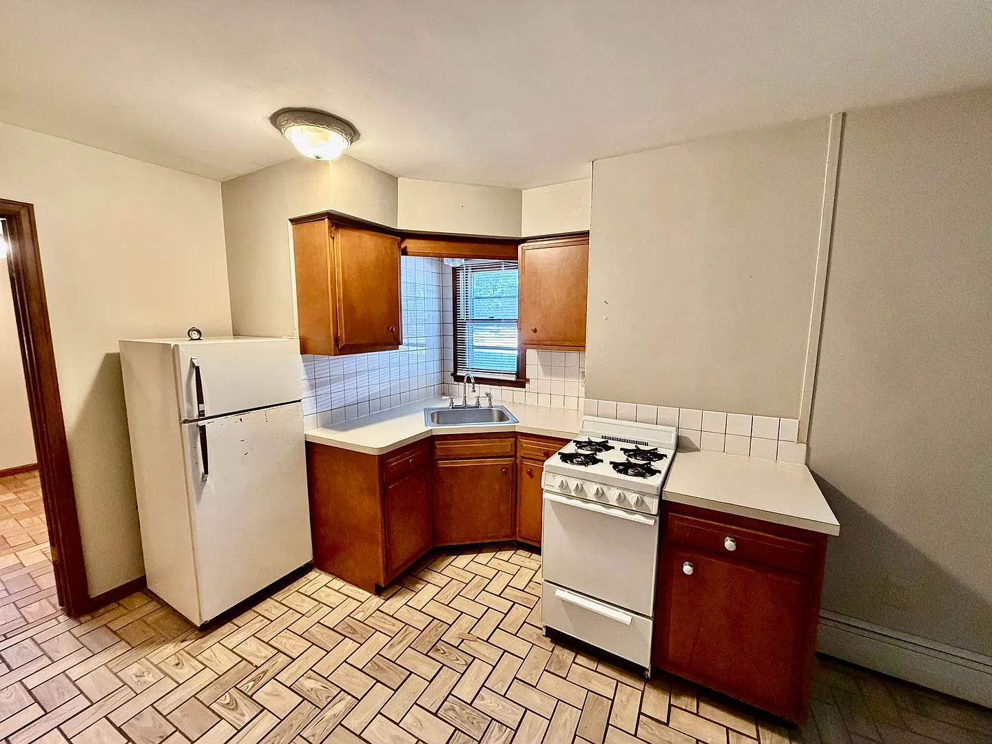 801 N. McLean — Photo 4