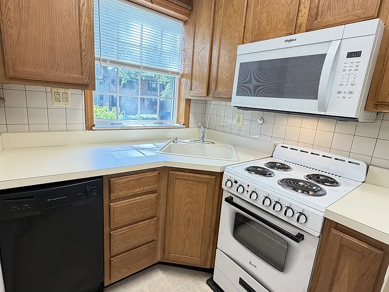 819 S Alfred St #2 — Photo 12