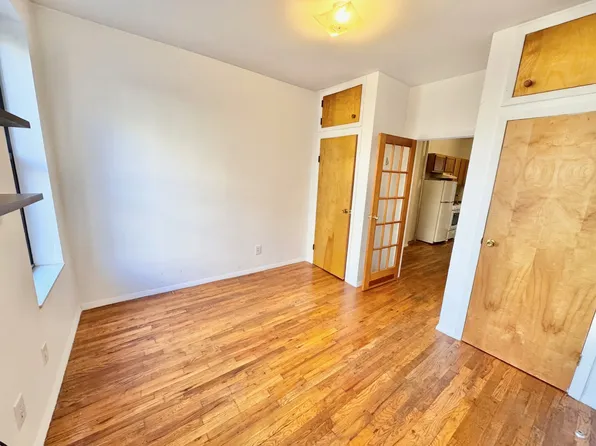 35 Carmine Street image 2 of 12