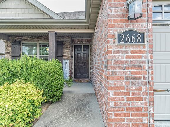 2nd image of 2668 Sierra Ave
