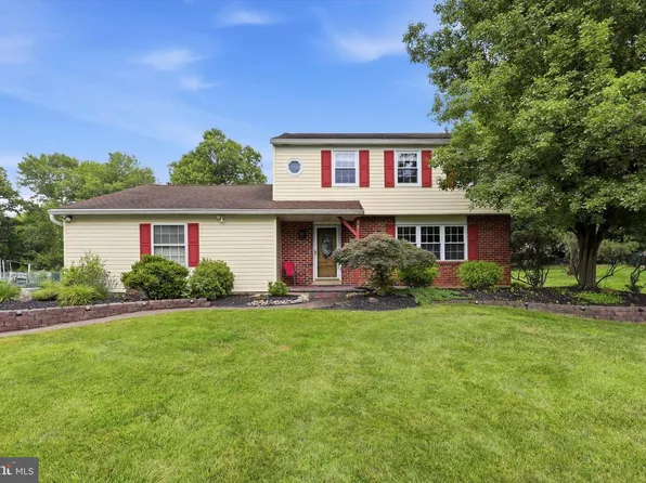 68 Iroquois Ave, New Britain, PA 18901