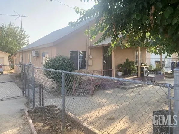 701 Mayer Ln, Shafter, CA 93263