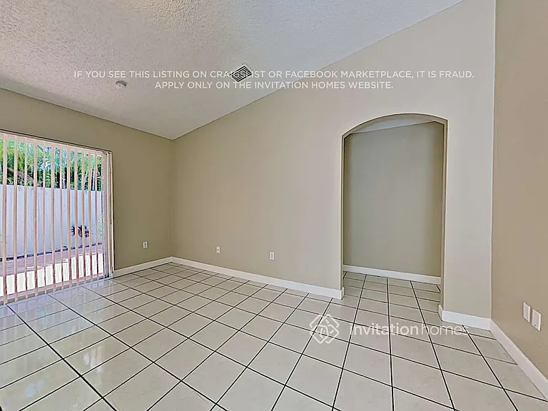 13272 NW 10th Ter — Photo 10