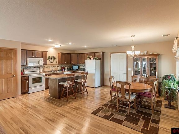 3rd image of 100 Doral Dr