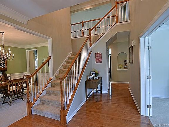 4th image of 265 Squirrel Ln